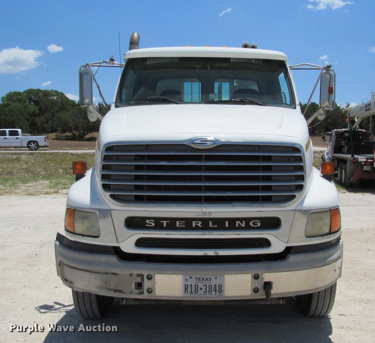 image for item DE0182 2001 Sterling Acterra semi truck