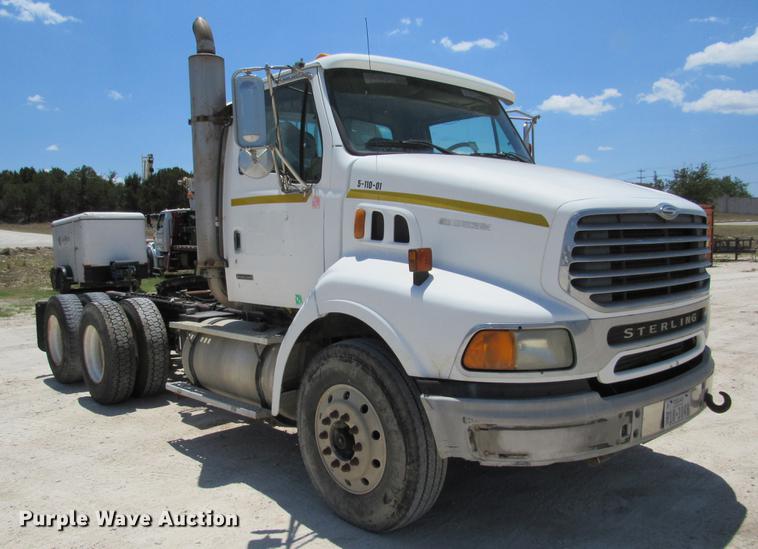 image for item DE0182 2001 Sterling Acterra semi truck