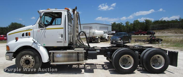image for item DE0182 2001 Sterling Acterra semi truck