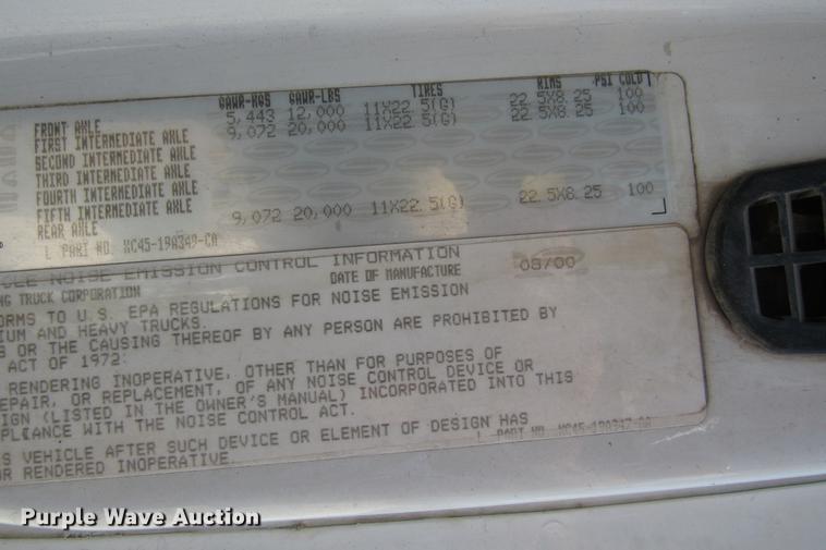 image for item DE0182 2001 Sterling Acterra semi truck