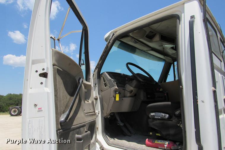 image for item DE0182 2001 Sterling Acterra semi truck