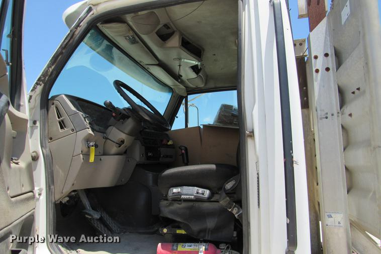 image for item DE0182 2001 Sterling Acterra semi truck