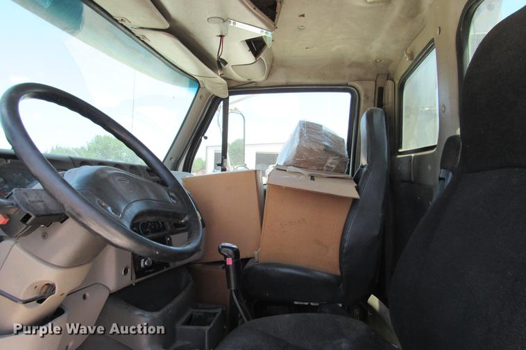 image for item DE0182 2001 Sterling Acterra semi truck