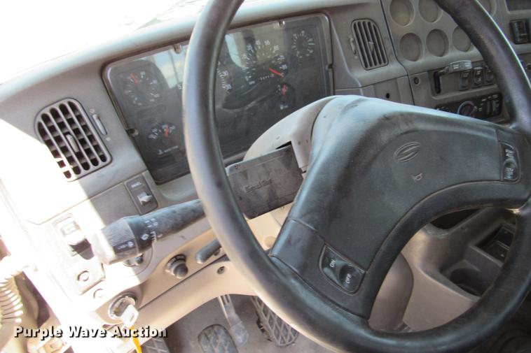 image for item DE0182 2001 Sterling Acterra semi truck