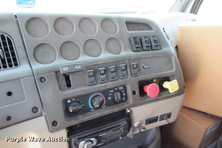 image for item DE0182 2001 Sterling Acterra semi truck