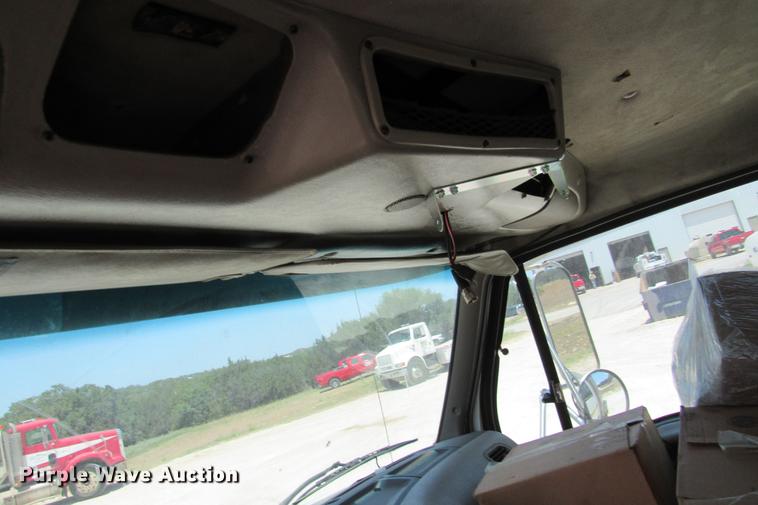 image for item DE0182 2001 Sterling Acterra semi truck