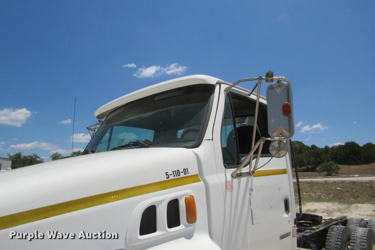 image for item DE0182 2001 Sterling Acterra semi truck