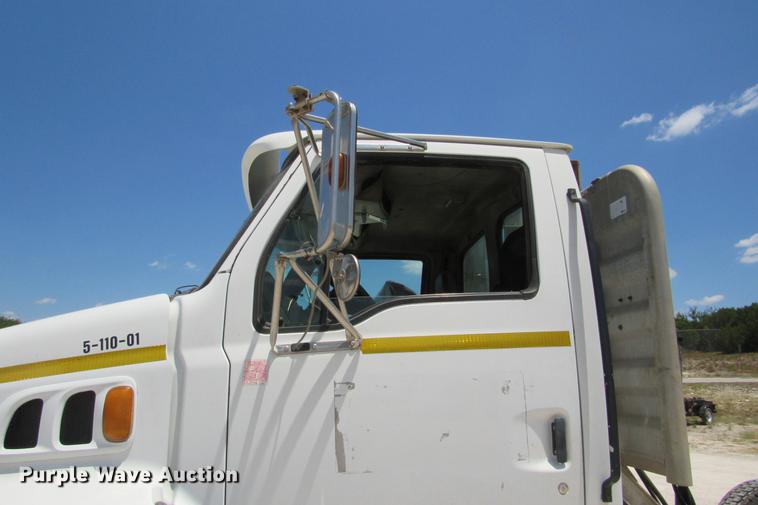 image for item DE0182 2001 Sterling Acterra semi truck