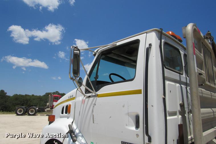 image for item DE0182 2001 Sterling Acterra semi truck