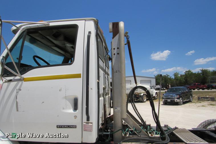 image for item DE0182 2001 Sterling Acterra semi truck
