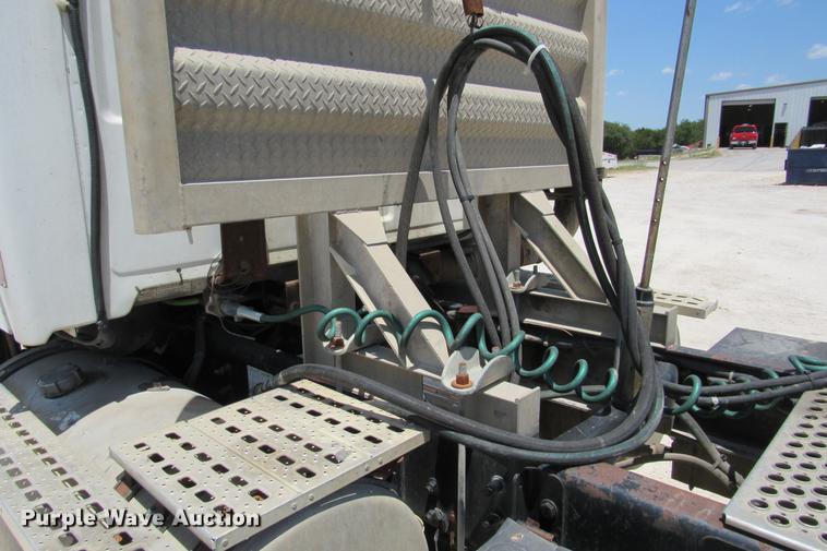 image for item DE0182 2001 Sterling Acterra semi truck