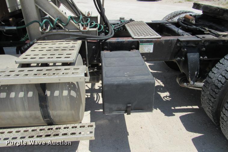 image for item DE0182 2001 Sterling Acterra semi truck