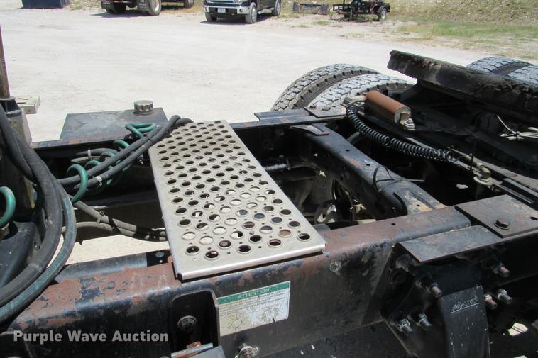 image for item DE0182 2001 Sterling Acterra semi truck