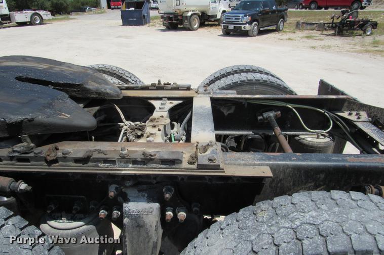 image for item DE0182 2001 Sterling Acterra semi truck