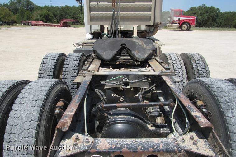 image for item DE0182 2001 Sterling Acterra semi truck