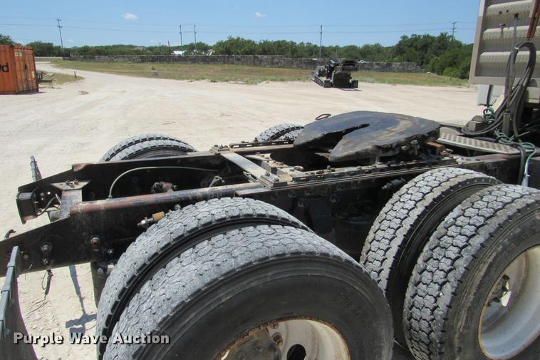 image for item DE0182 2001 Sterling Acterra semi truck