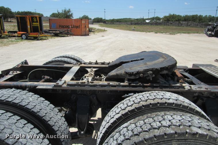 image for item DE0182 2001 Sterling Acterra semi truck