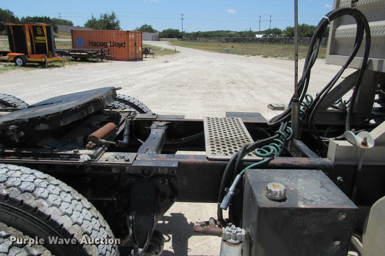 image for item DE0182 2001 Sterling Acterra semi truck