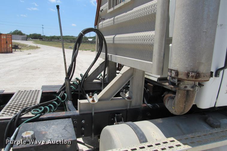 image for item DE0182 2001 Sterling Acterra semi truck