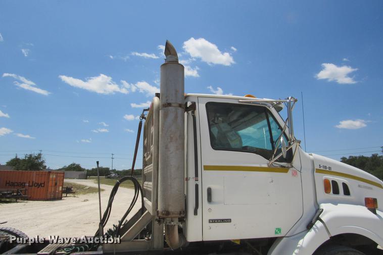image for item DE0182 2001 Sterling Acterra semi truck