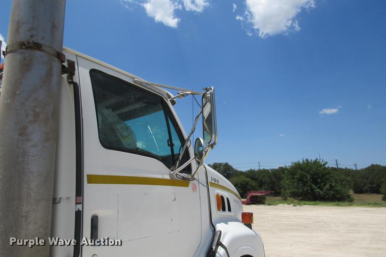 image for item DE0182 2001 Sterling Acterra semi truck