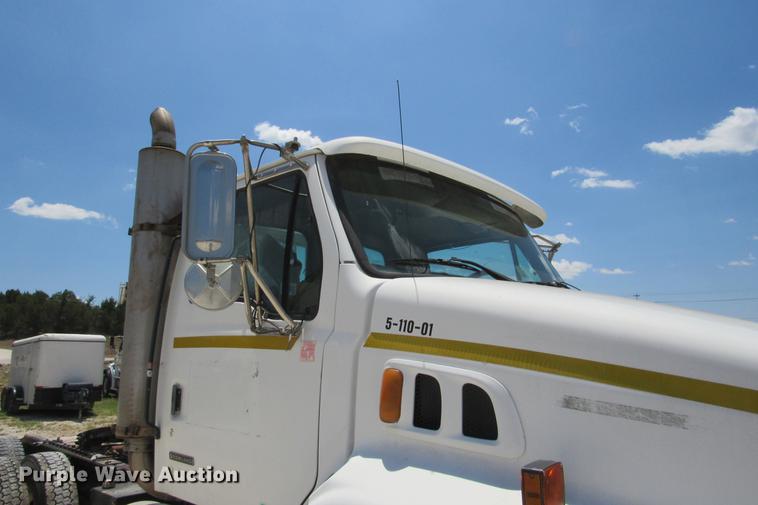 image for item DE0182 2001 Sterling Acterra semi truck