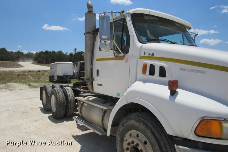 image for item DE0182 2001 Sterling Acterra semi truck