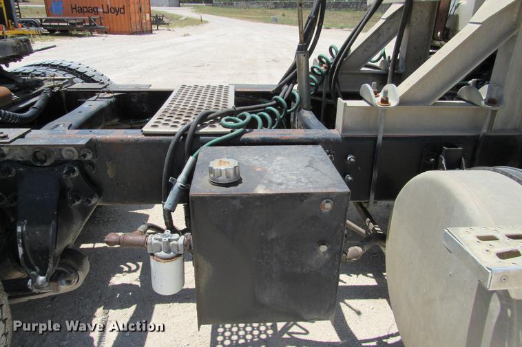 image for item DE0182 2001 Sterling Acterra semi truck