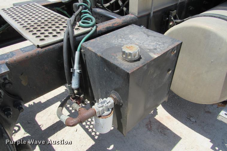 image for item DE0182 2001 Sterling Acterra semi truck