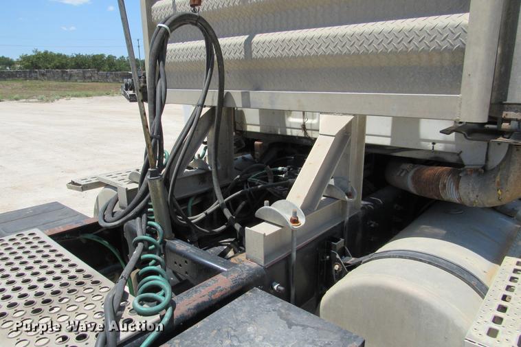 image for item DE0182 2001 Sterling Acterra semi truck