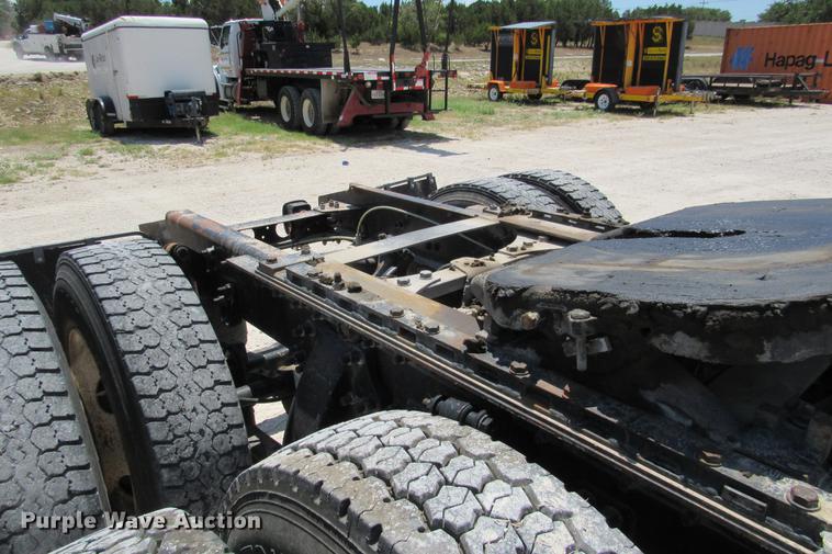 image for item DE0182 2001 Sterling Acterra semi truck