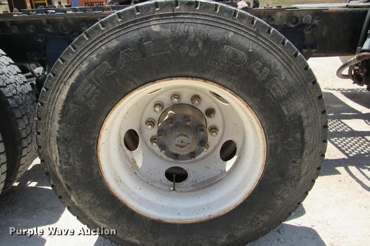 image for item DE0182 2001 Sterling Acterra semi truck