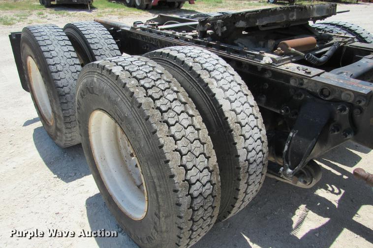 image for item DE0182 2001 Sterling Acterra semi truck