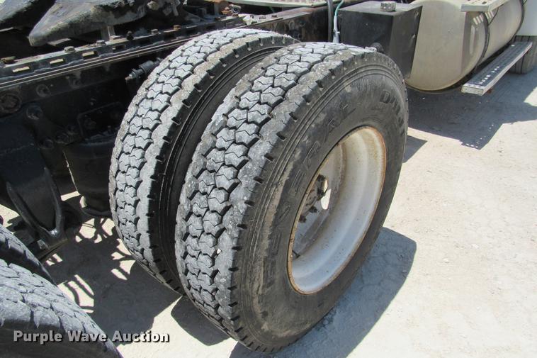 image for item DE0182 2001 Sterling Acterra semi truck