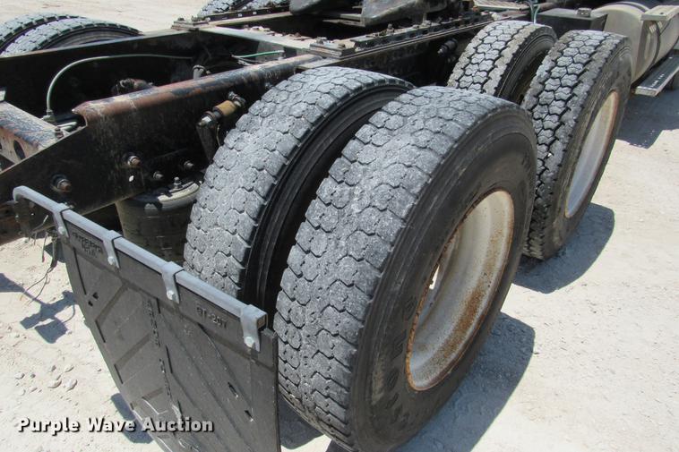 image for item DE0182 2001 Sterling Acterra semi truck