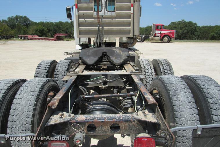 image for item DE0182 2001 Sterling Acterra semi truck