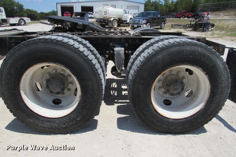 image for item DE0182 2001 Sterling Acterra semi truck