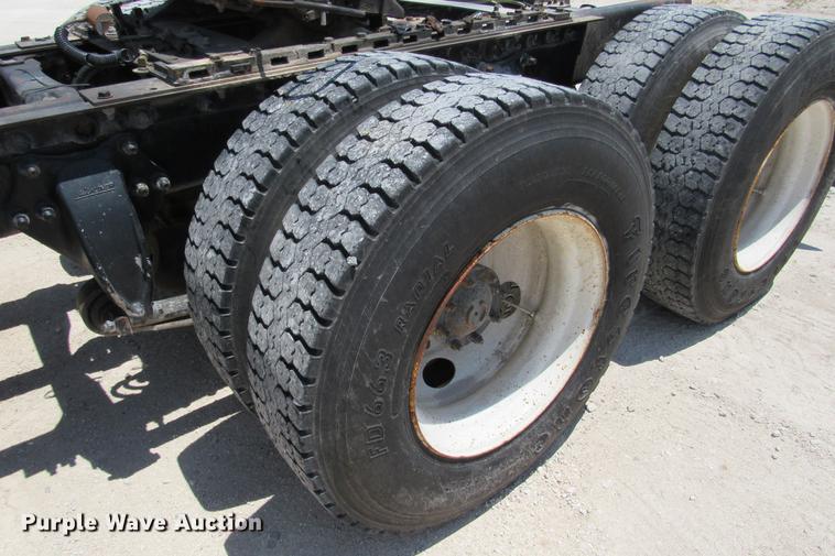 image for item DE0182 2001 Sterling Acterra semi truck