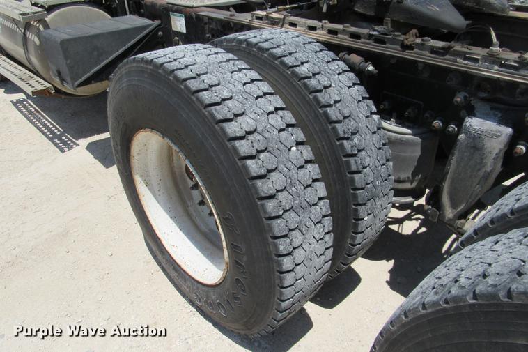 image for item DE0182 2001 Sterling Acterra semi truck