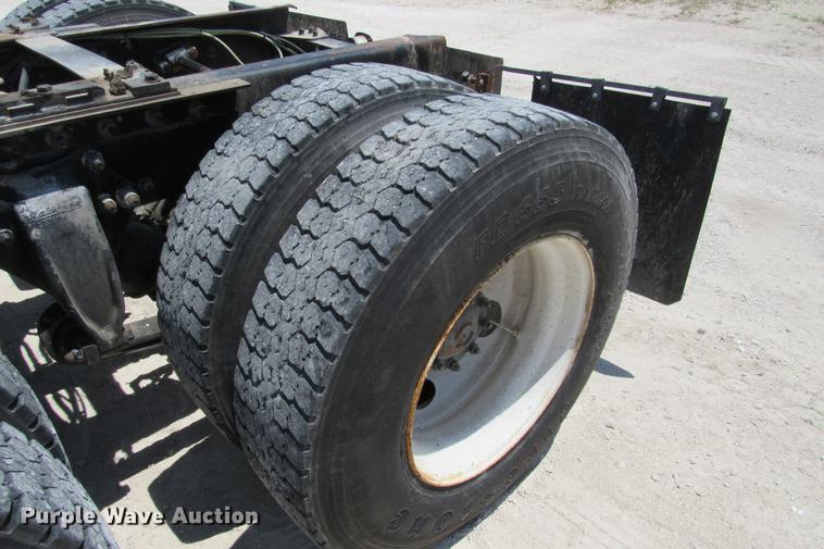 image for item DE0182 2001 Sterling Acterra semi truck