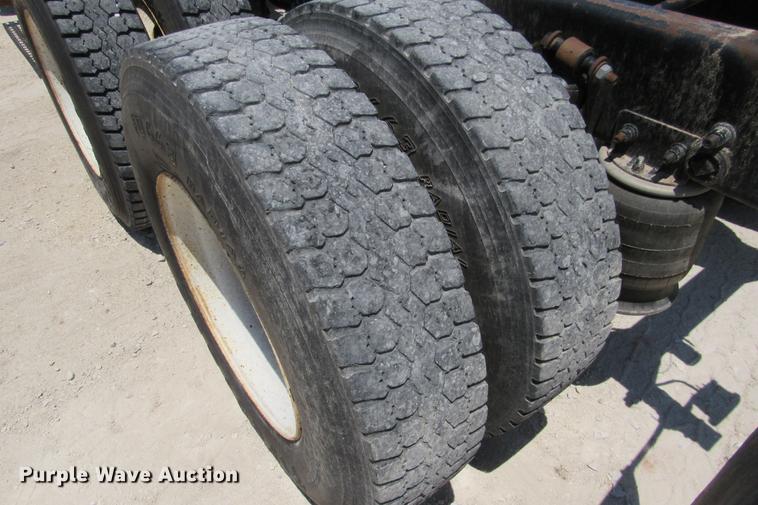 image for item DE0182 2001 Sterling Acterra semi truck