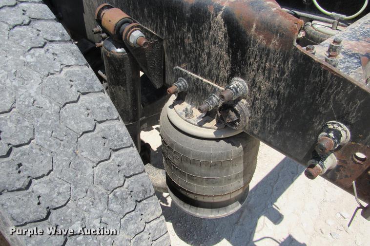 image for item DE0182 2001 Sterling Acterra semi truck