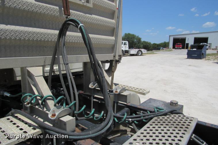 image for item DE0182 2001 Sterling Acterra semi truck