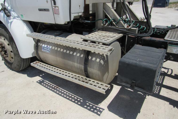 image for item DE0182 2001 Sterling Acterra semi truck