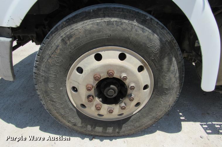 image for item DE0182 2001 Sterling Acterra semi truck