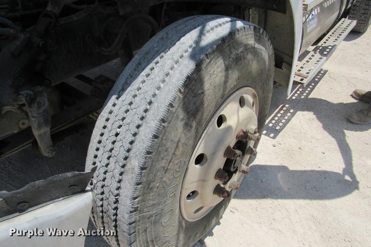 image for item DE0182 2001 Sterling Acterra semi truck