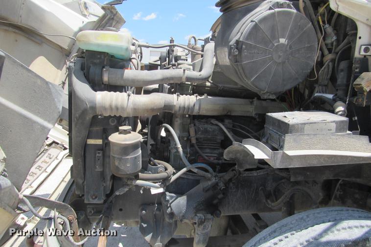 image for item DE0182 2001 Sterling Acterra semi truck