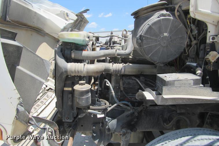 image for item DE0182 2001 Sterling Acterra semi truck