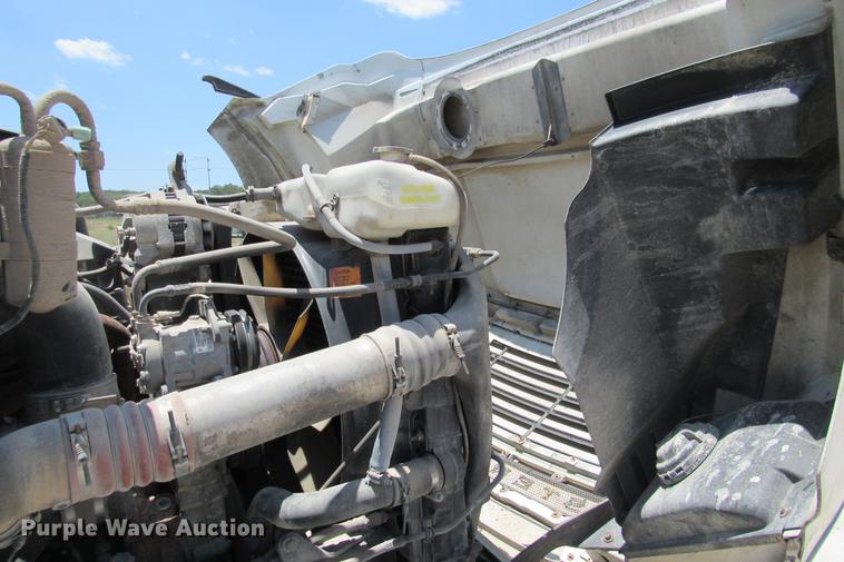 image for item DE0182 2001 Sterling Acterra semi truck