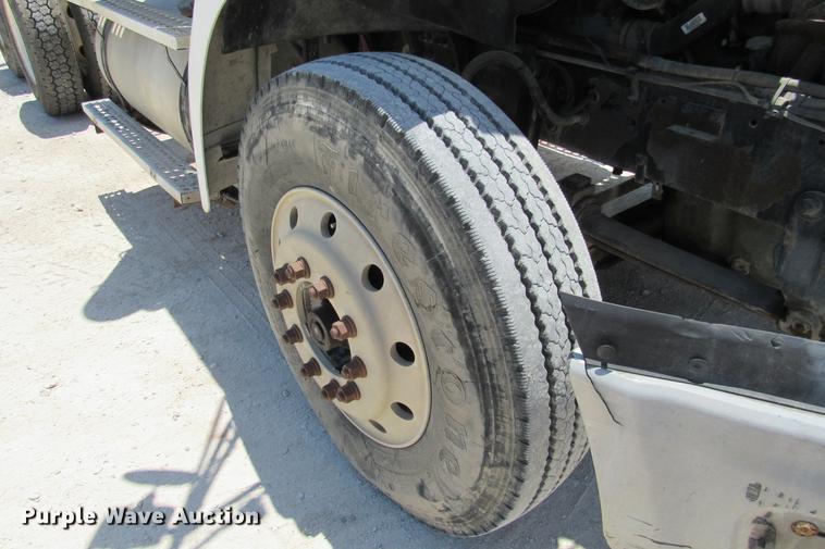 image for item DE0182 2001 Sterling Acterra semi truck